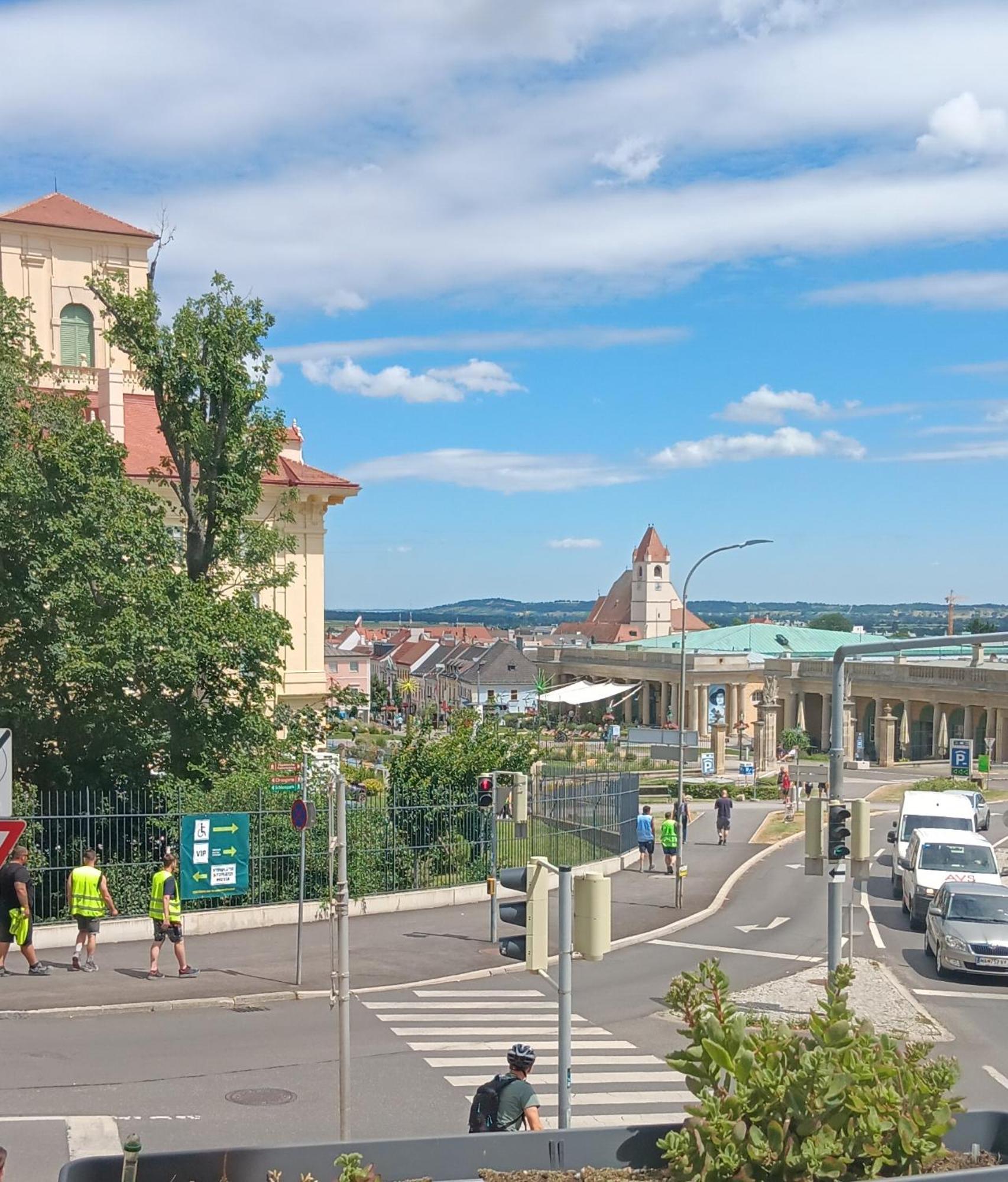 Schloss-Appartements Eisenstadt Exteriör bild